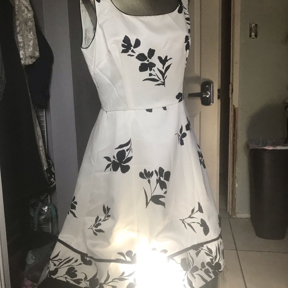 Ladies sleeveless dress - Picture 1 of 4